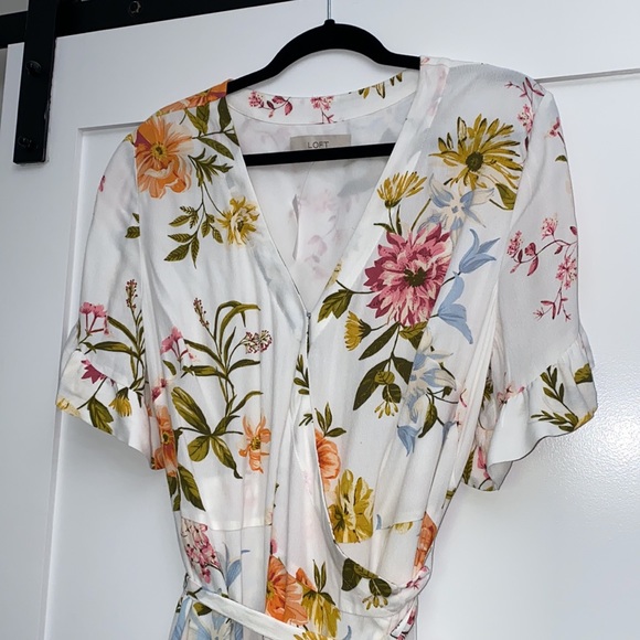 New Ann Taylor Loft Floral Flutter Wrap Dress New Ann Taylor Loft Floral Flutter Wrap Dress